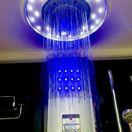 Wellness Carlos Grill Bbq Oda ve Kahvaltı Grinzane Cavour