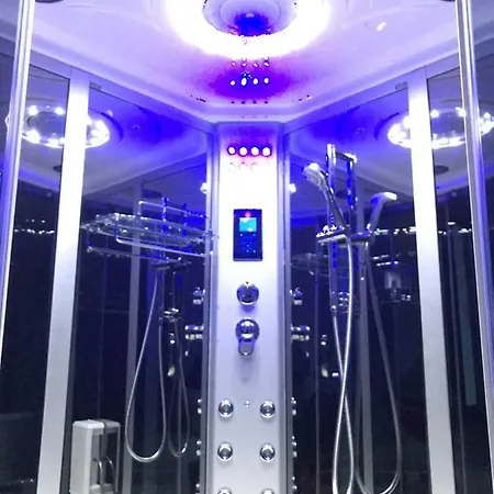 Wellness Carlos Grill Bbq Oda ve Kahvaltı Grinzane Cavour